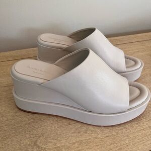 Paloma Barcelo Cream Leather Wedge